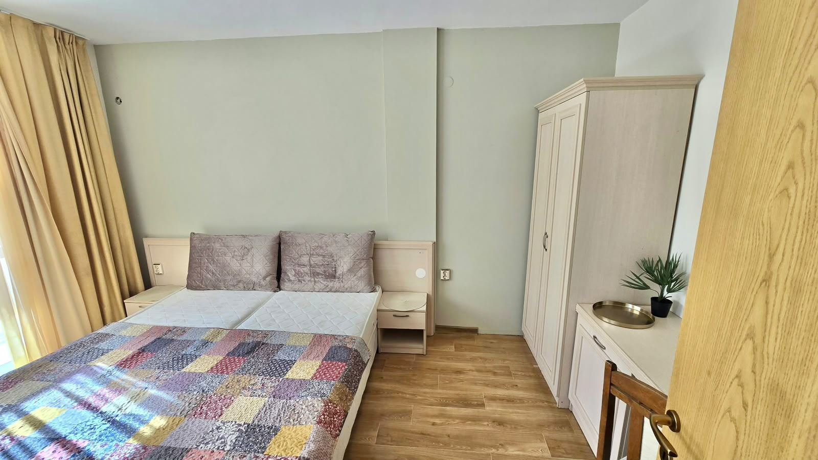 Südlich ausgerichtete 2-Zimmer-Wohnung mit Parkblick und fertigen Verkaufsunterlagen in Sonnenstrand