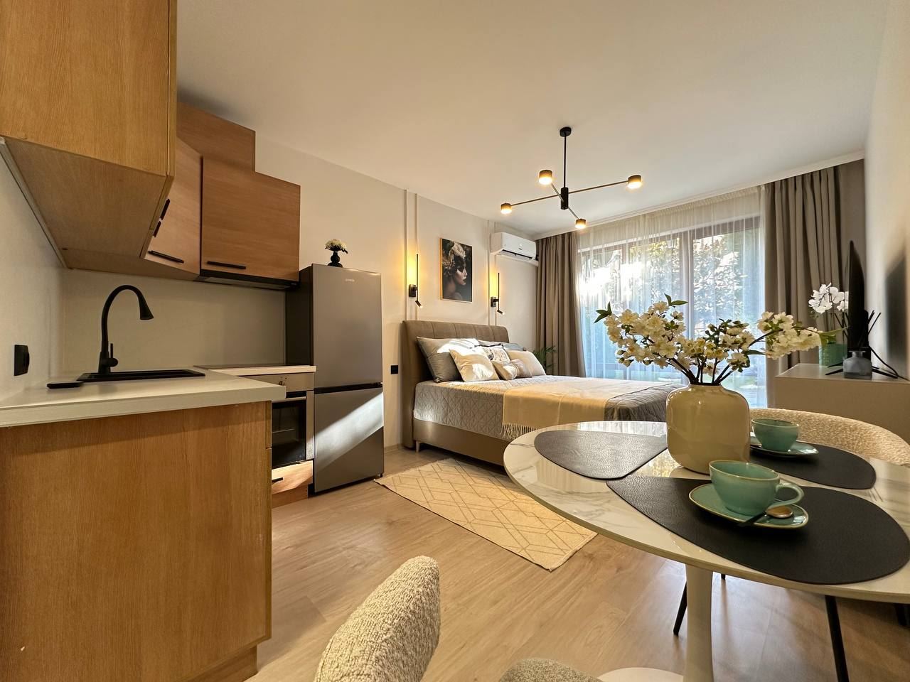 Stilvolle und gemütliche Wohnung mit direktem Zugang zum Pool – modernes Studio in einer geschlossenen Anlage, 300 m vom Meer entfernt