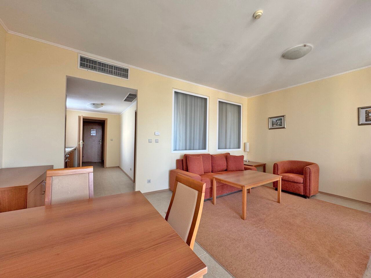 Exklusive Ein-Schlafzimmer-Wohnung in erster Meereslinie in Pomorie – Luxus, Prestige und eine Investition mit sofortiger Rendite