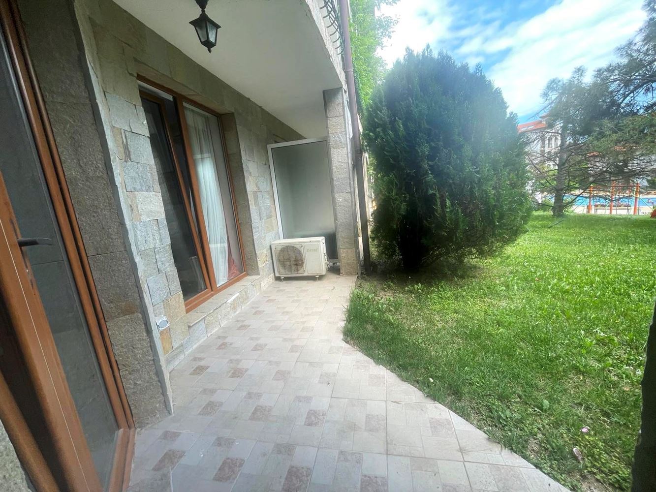 Zwei-Zimmer-Wohnung (Wohnung mit einem Schlafzimmer) mit direktem Zugang zum Pool in einer Anlage in Sveti Vlas