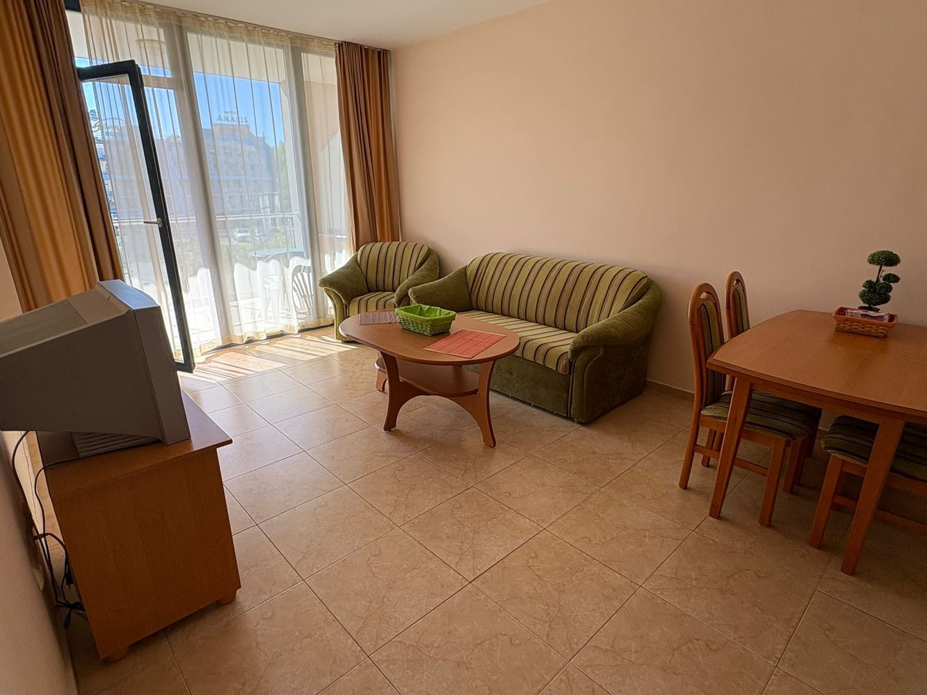 2-Zimmer-Wohnung in Sonnenstrand – Komfort in einer Anlage mit Swimmingpools und Wasserrutschen
