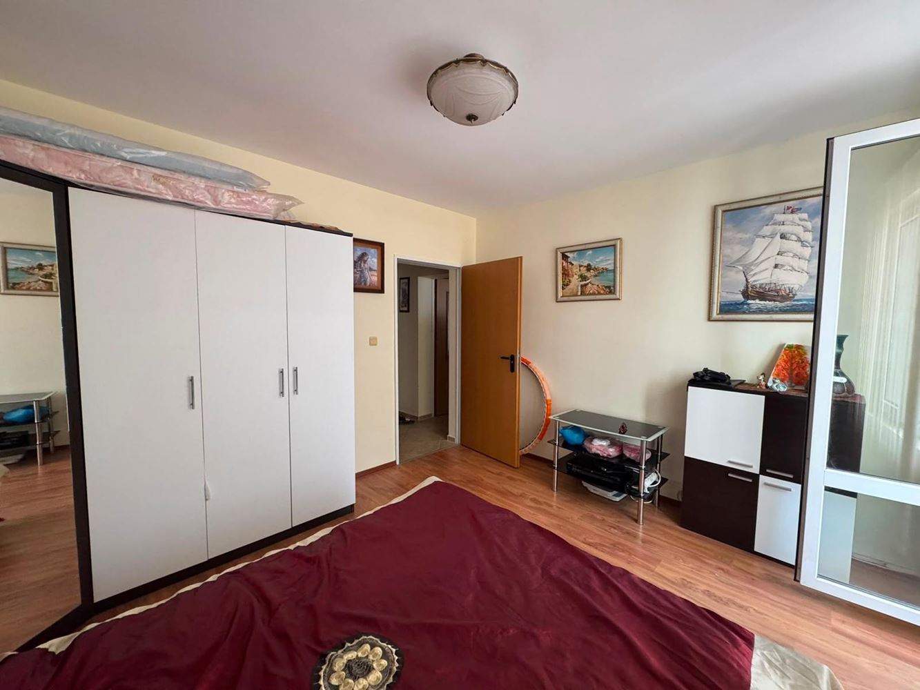 Geräumige 2-Zimmer-Wohnung in der Altstadt von Pomorie – nur 50 Meter vom Strand entfernt mit teilweisem Meerblick
