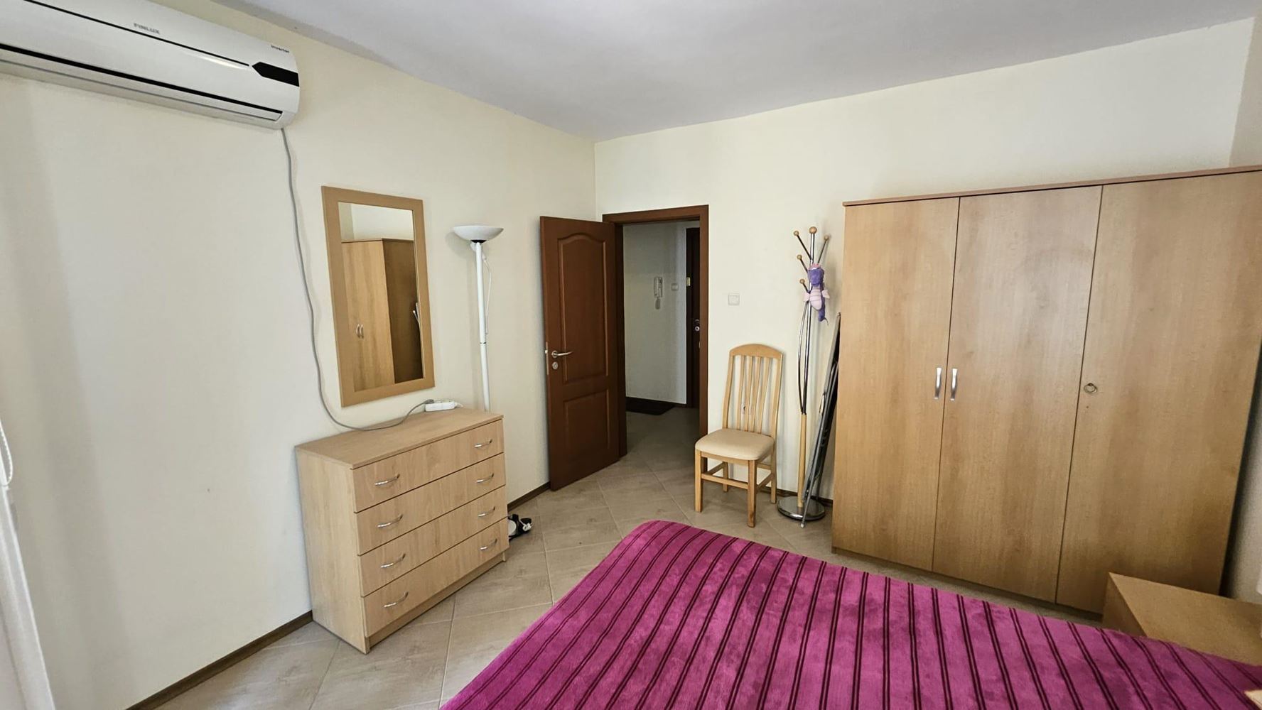 Drei-Zimmer-Wohnung mit großzügiger Fläche und niedrigen Instandhaltungskosten in Sonnenstrand