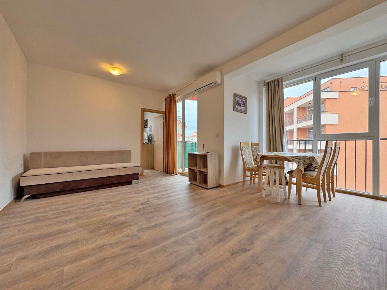 Ein-Zimmer-Wohnung mit Poolblick in einem prestigeträchtigen Komplex in Sunny Beach