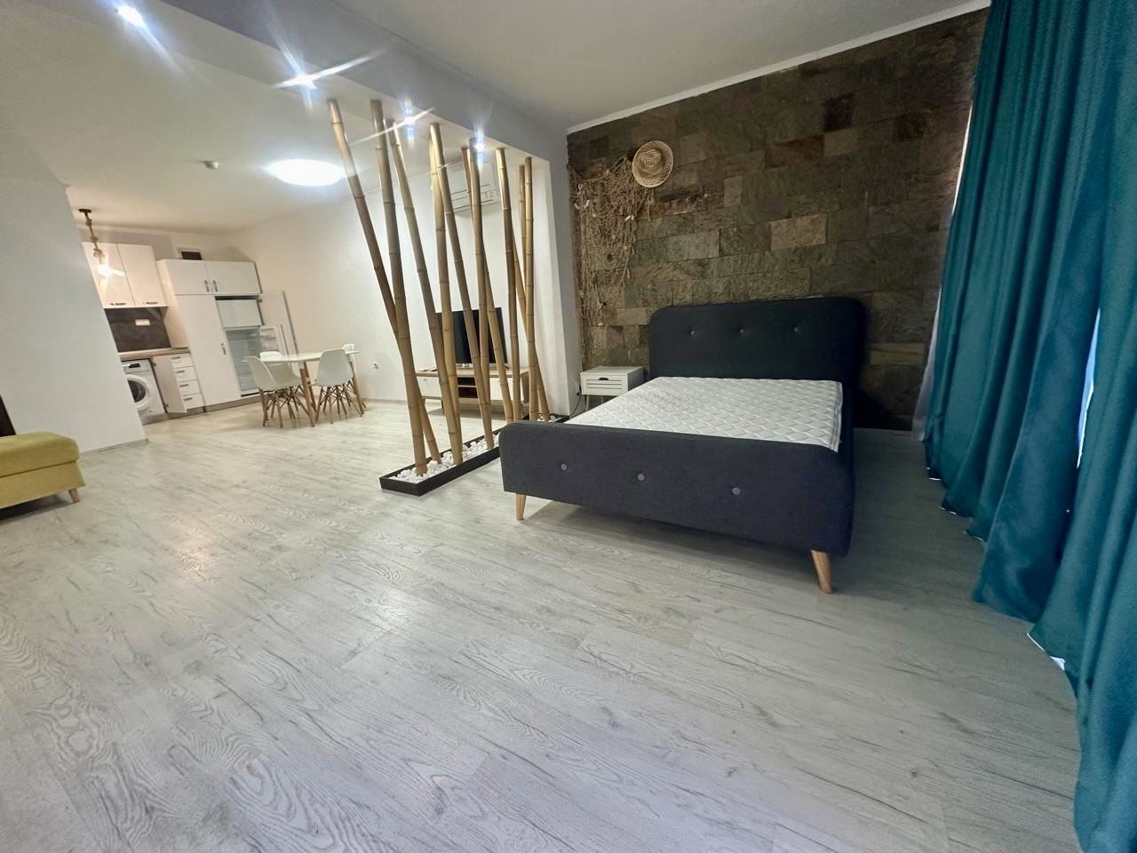 Geräumiges Erdgeschoss-Studio mit Terrasse und Möglichkeit zur Umwandlung in eine Ein-Zimmer-Wohnung – nur 300 m vom Meer