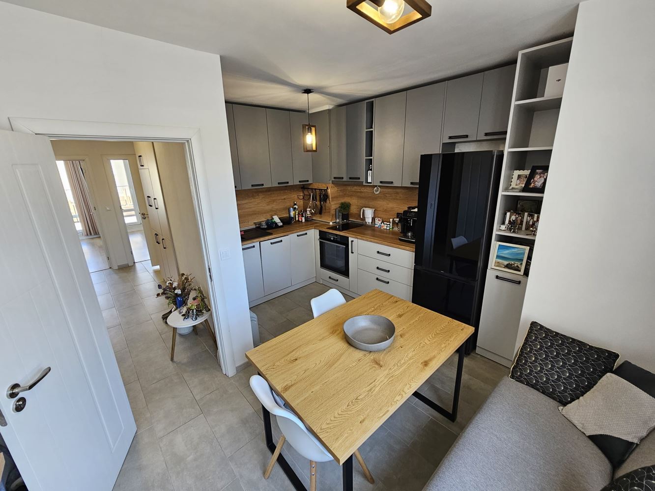 Geräumige und helle Zwei-Zimmer-Wohnung mit zwei großen Terrassen in Meden Rudnik – ideal für Familie oder Investition