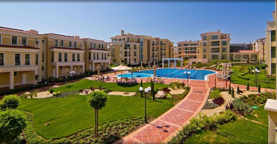 Wohnung in erster Meereslinie mit Meerblick – vollständig möblierte Immobilie in einer Wohnanlage im mediterranen Stil