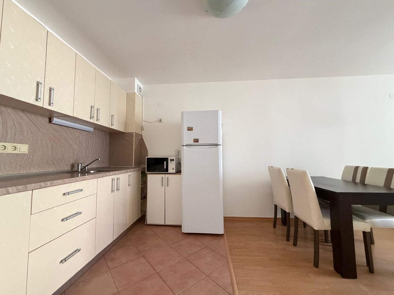 Geräumige Wohnung mit einem Schlafzimmer in Pomorie – mit großer Terrasse und ausgezeichnetem Investitionspotenzial