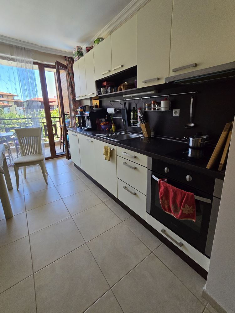 2-Zimmer-Wohnung in Sveti Vlas mit direktem Zugang zum Pool – ein ruhiger Ort zum Wohnen und Erholen