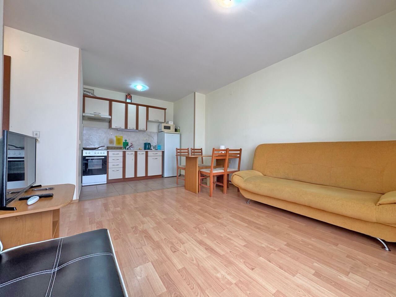 Geräumige Ein-Zimmer-Wohnung mit Poolblick in Sonnenstrand