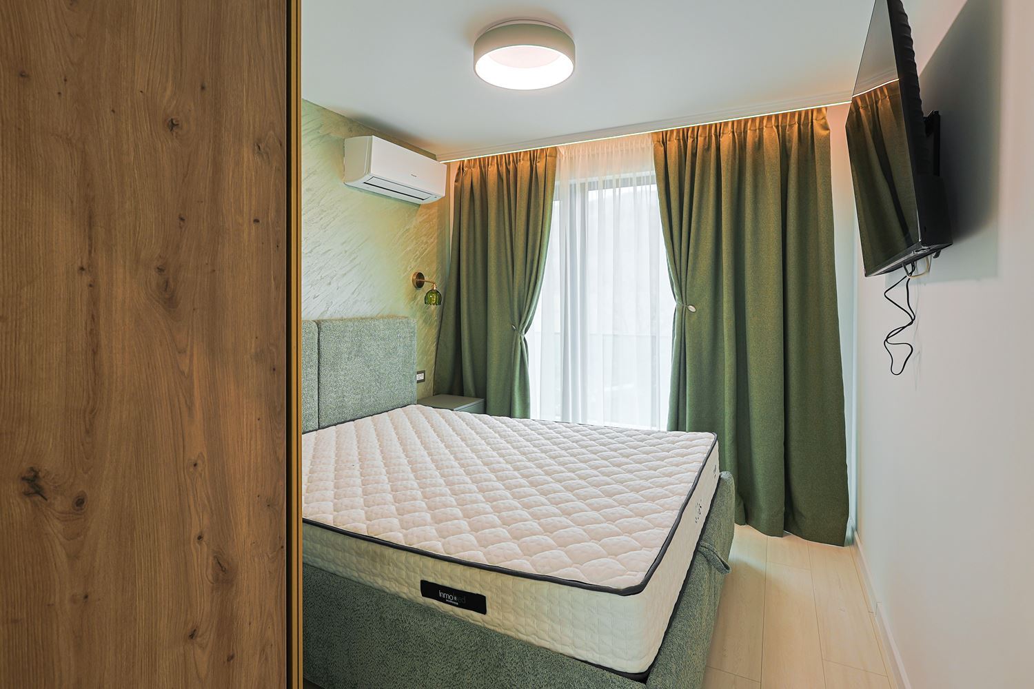 Drei-Zimmer-Wohnung mit Panoramameerblick in einer ruhigen, grünen Anlage in Sonnenstrand