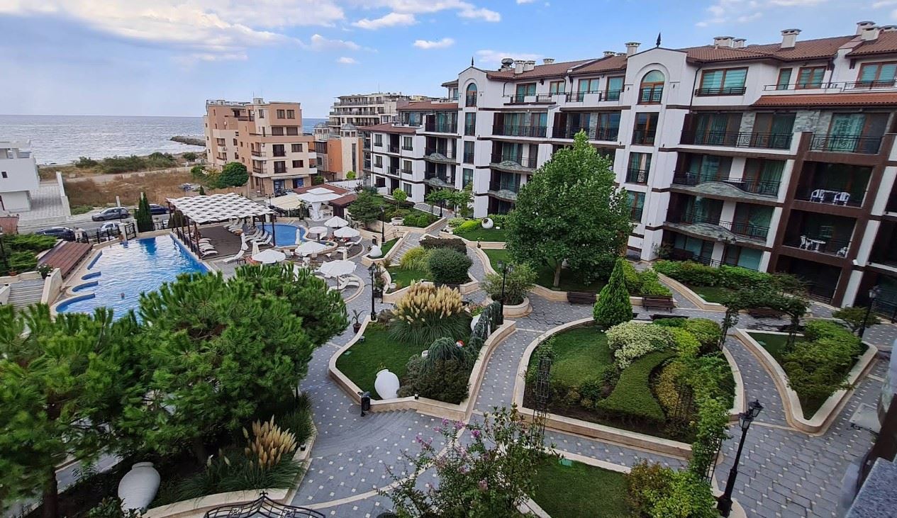 Geräumige 3-Zimmer-Wohnung mit Meerblick in Pomorie – 50 Meter vom Meer entfernt