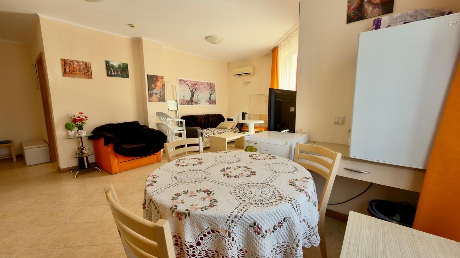 Geräumige Drei-Zimmer-Wohnung in einer luxuriösen Anlage in Sonnenstrand