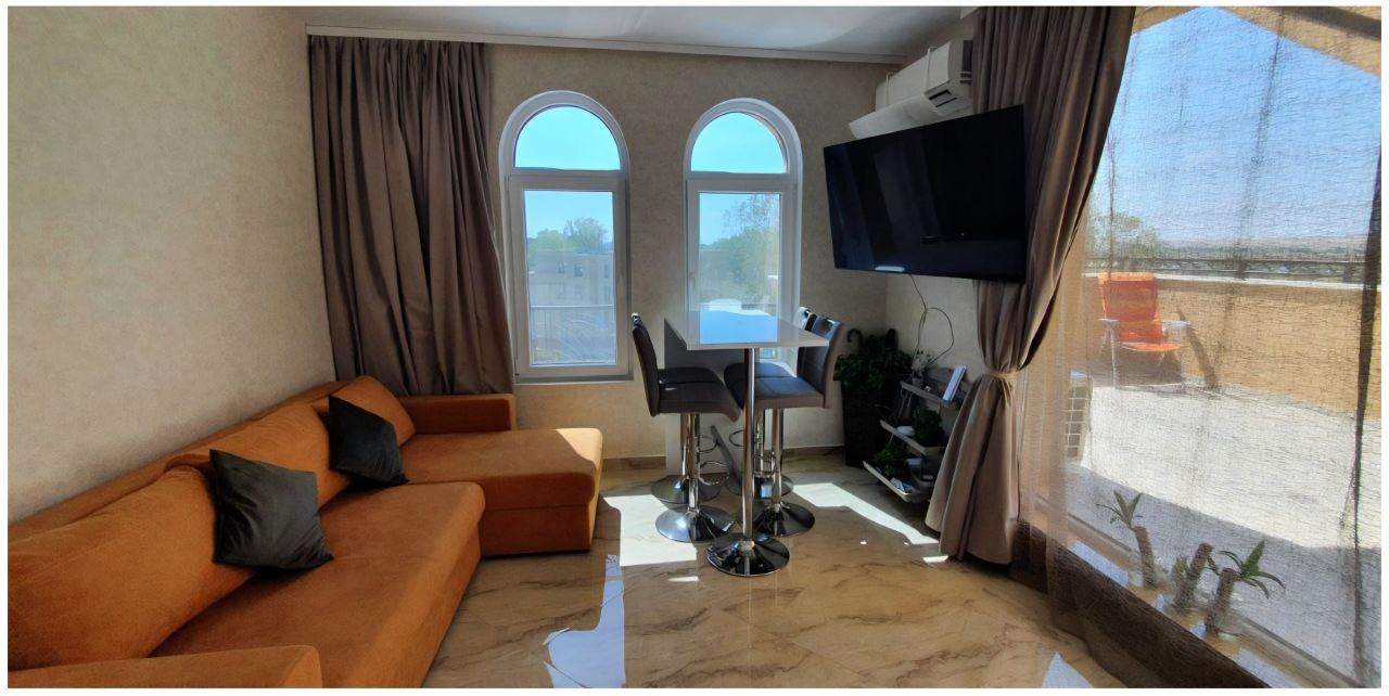 Drei-Zimmer-Wohnung mit zwei Schlafzimmern und großer Panoramaterrasse in einer stilvollen Wohnanlage in Sonnenstrand
