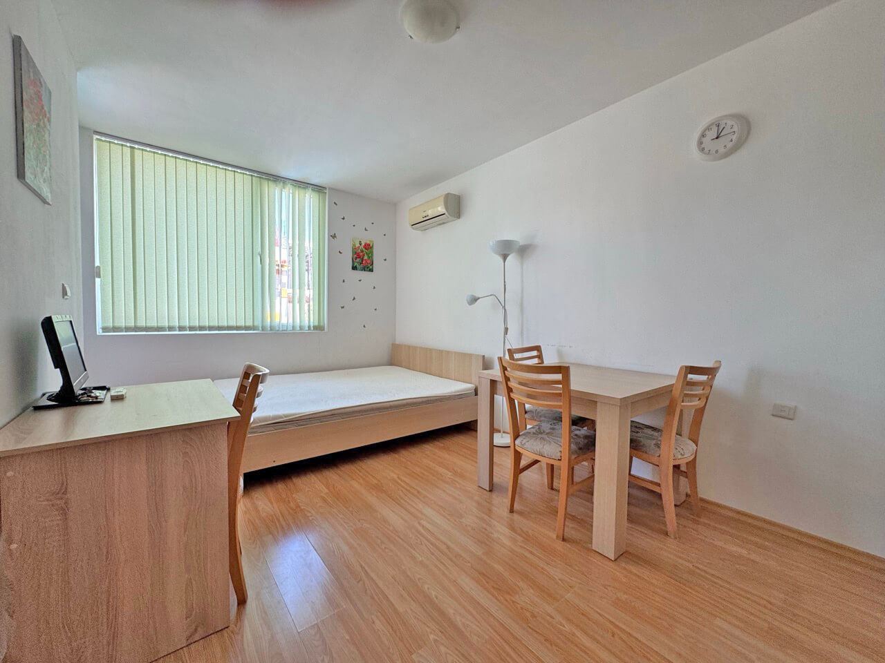 Helle Wohnung mit einem Schlafzimmer und Poolblick in einer hervorragend gepflegten Anlage in Sonnenstrand