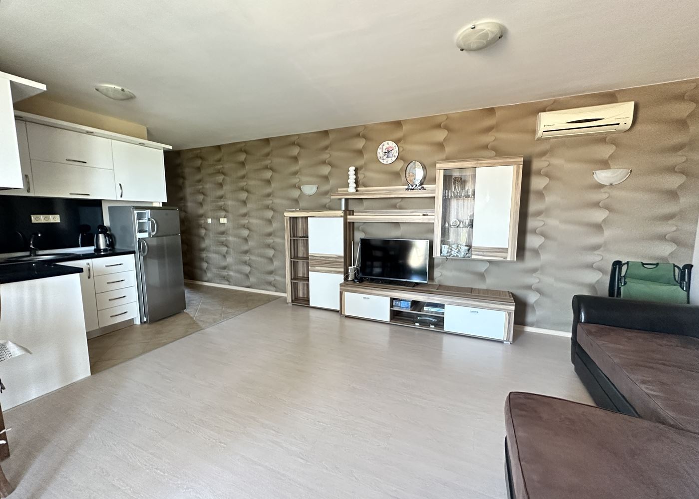 Geräumige 2-Zimmer-Wohnung mit Panoramablick auf das Meer in Tschernomorez – ein bezugsfertiges Zuhause am Meer