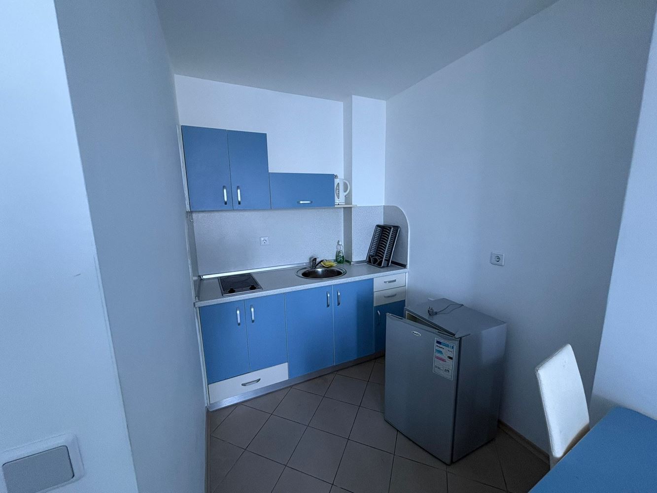 Geräumige Zwei-Zimmer-Wohnung an der ersten Meereslinie in Pomorie