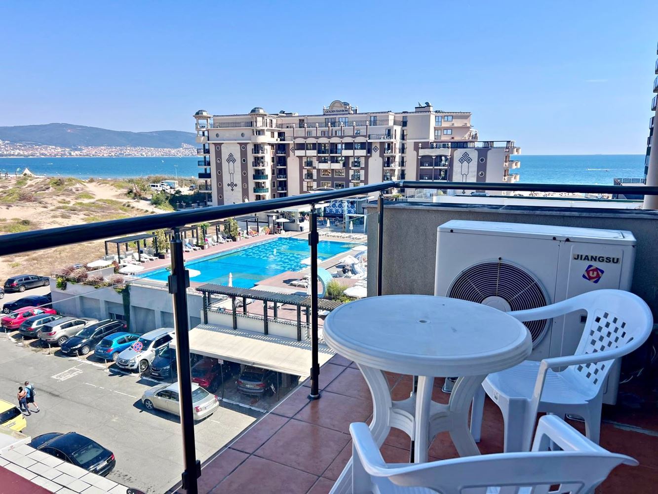 Zweizimmerwohnung mit Panoramablick auf das Meer in erster Meereslinie – geräumige Wohnung in Sonnenstrand