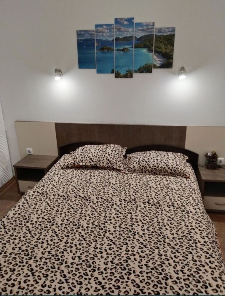 Geräumige Drei-Zimmer-Wohnung in Nessebar mit niedriger Jahresgebühr und kostenlosem Parkplatz