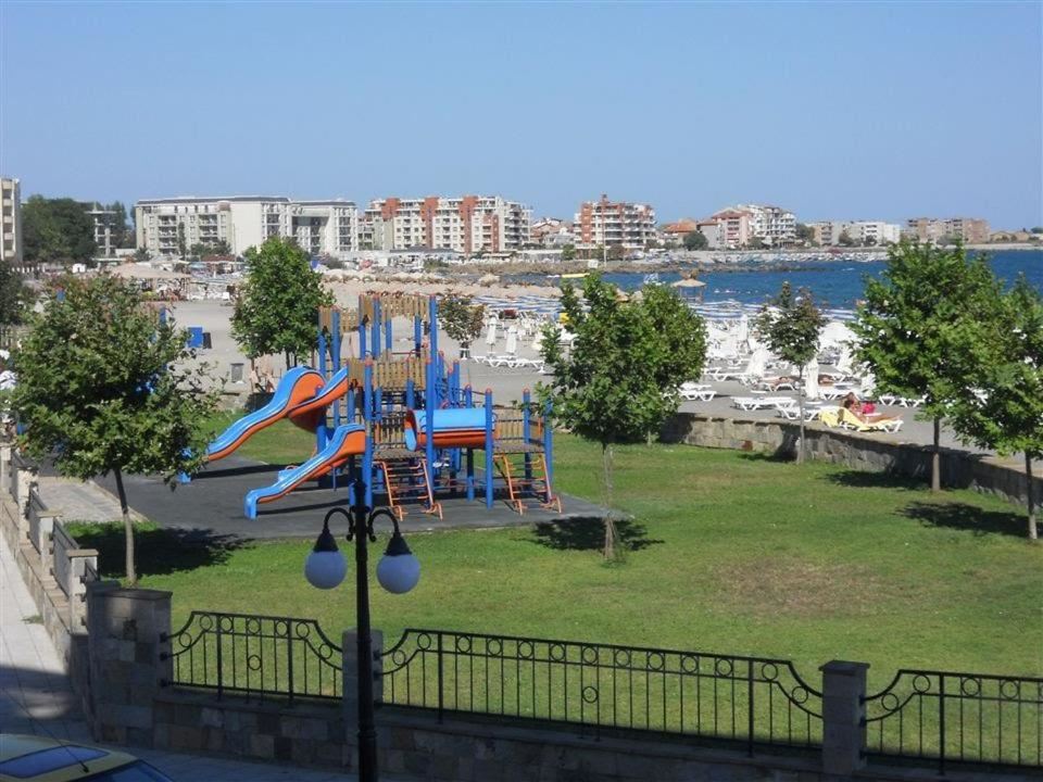 Wohnung mit einem Schlafzimmer in erster Meereslinie in Pomorie mit Panoramameerblick und ausgezeichneten Annehmlichkeiten