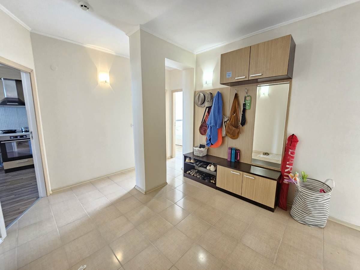 Luxuriöse Drei-Zimmer-Wohnung mit drei Schlafzimmern in erster Meereslinie in Obzor – Panoramablick auf Meer und Berge