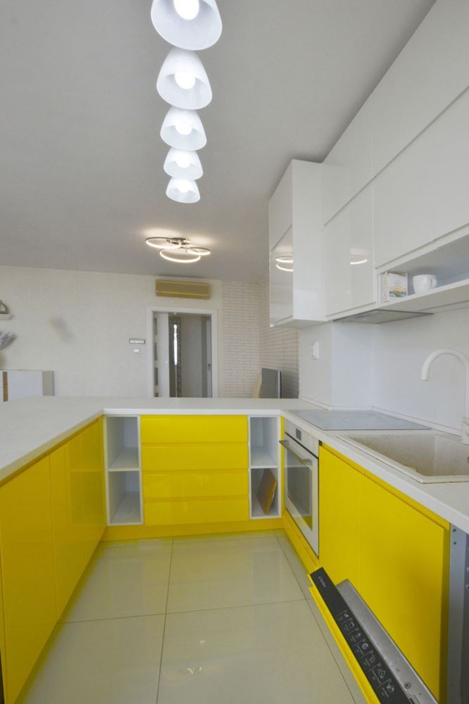 Luxuriöse Drei-Zimmer-Wohnung mit Meerblick in erster Reihe in Ravda – 114 m², zwei Terrassen und maximaler Komfort