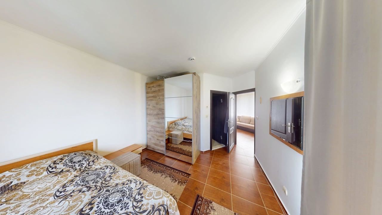 Zweizimmerwohnung mit Panoramablick auf das Meer und die Berge in einer Wohnanlage mit Swimmingpools und SPA-Zentrum