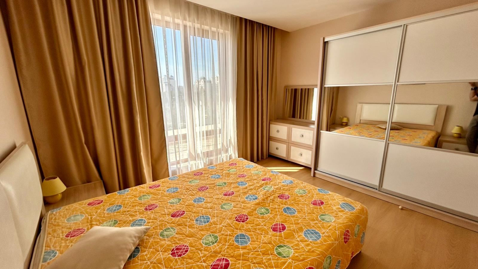 Sveti Vlas – Drei-Zimmer-Wohnung mit direktem Panoramablick auf das Meer in einer Anlage in erster Linie