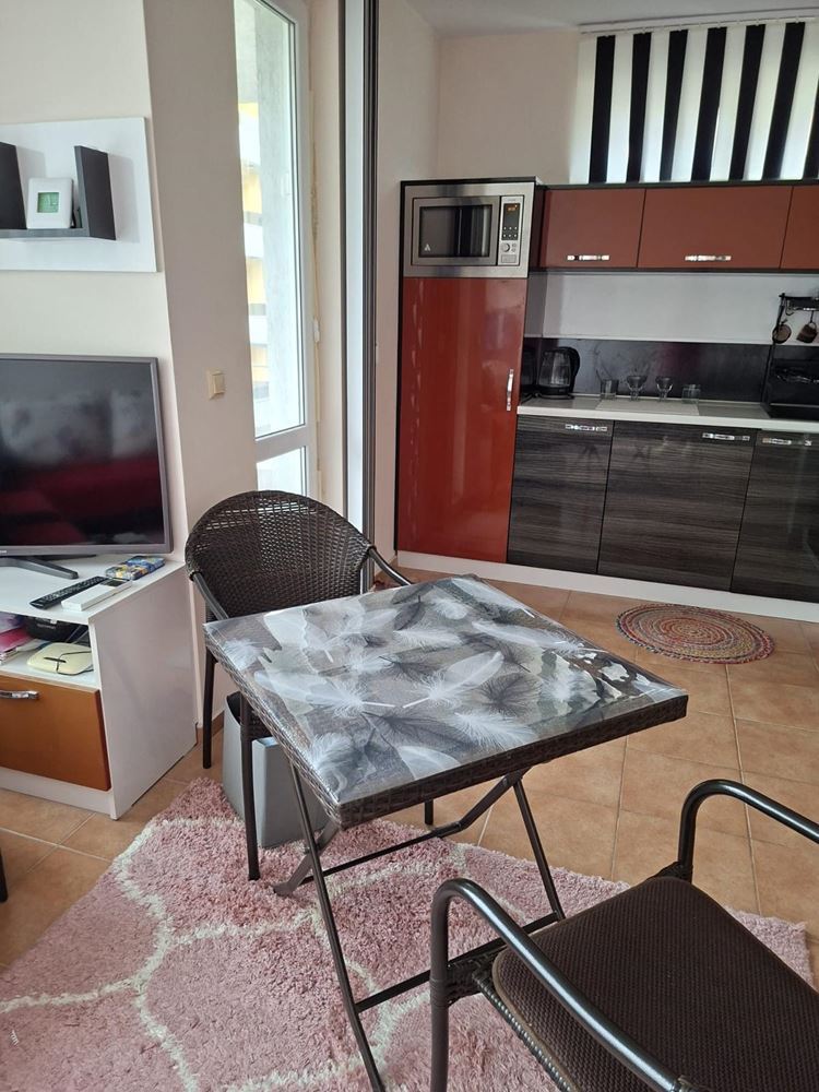 Geräumiges und vollständig möbliertes Studio in Pomorie – nur 300 Meter vom Meer entfernt