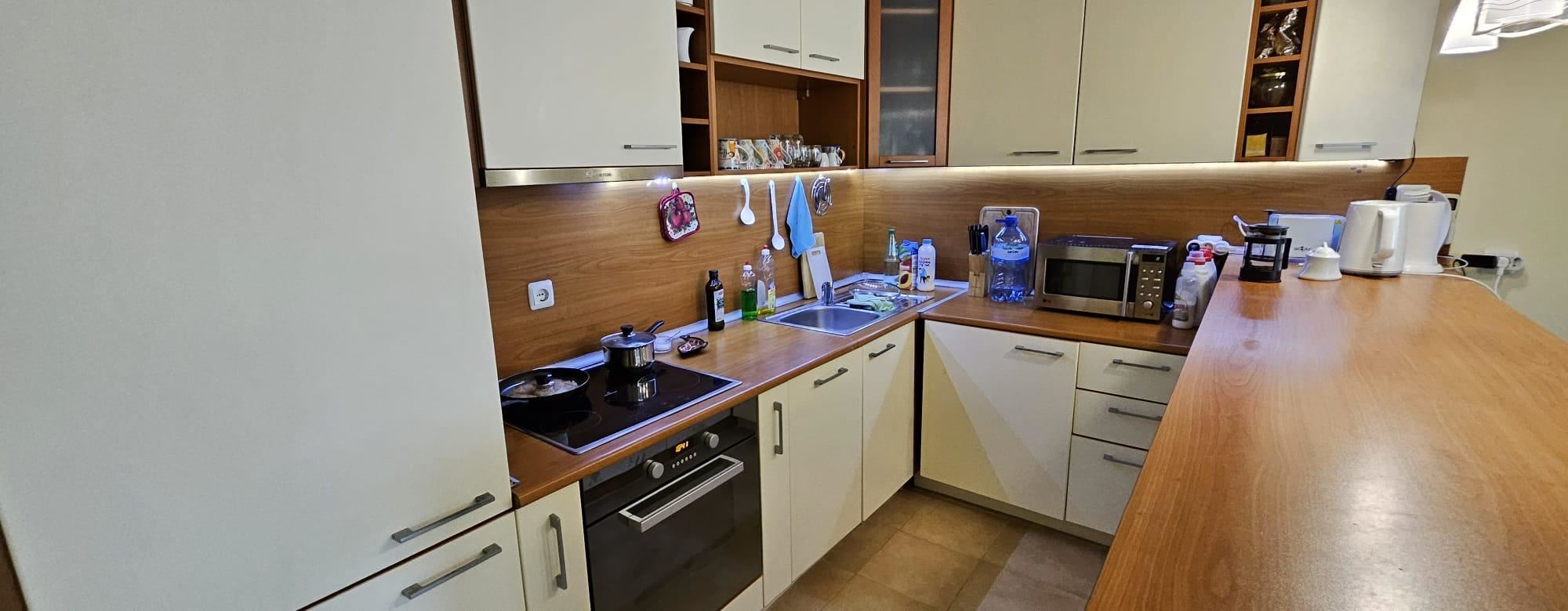 Luxus und Großzügigkeit direkt am Strand – 3-Zimmer-Wohnung in Ravda, nur 50 Meter vom Meer entfernt