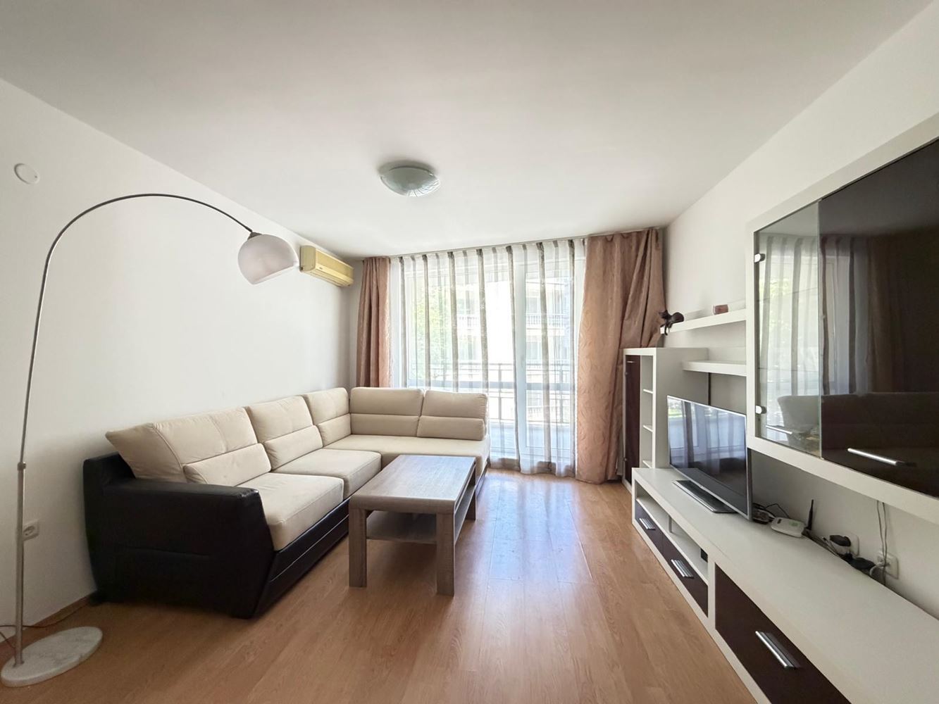 Geräumige Wohnung mit einem Schlafzimmer in Pomorie – mit großer Terrasse und ausgezeichnetem Investitionspotenzial