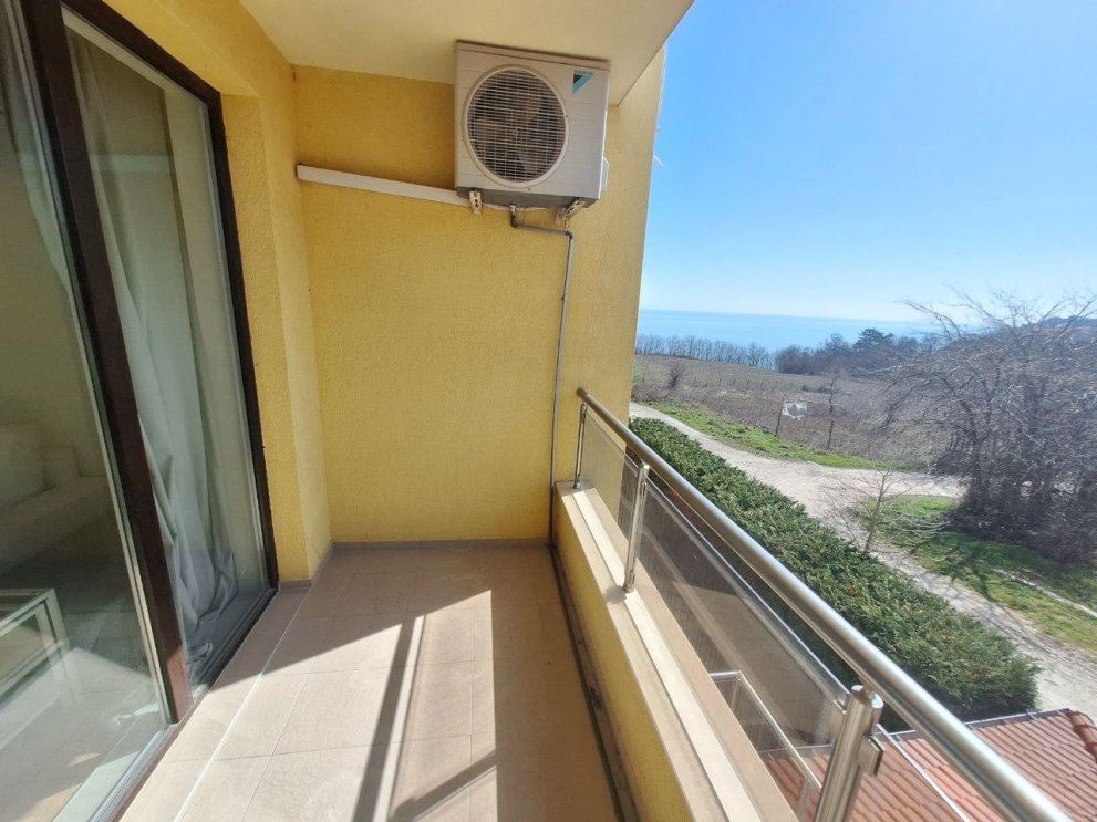 Möblierte 2-Zimmer-Wohnung in erster Meereslinie mit Meerblick in Byala