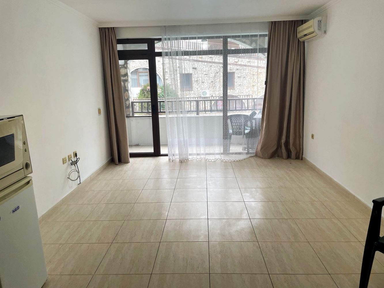 Luxus und Ruhe in erster Meereslinie in Sweti Wlas – großzügige 2-Zimmer-Wohnung mit Blick auf den Pool