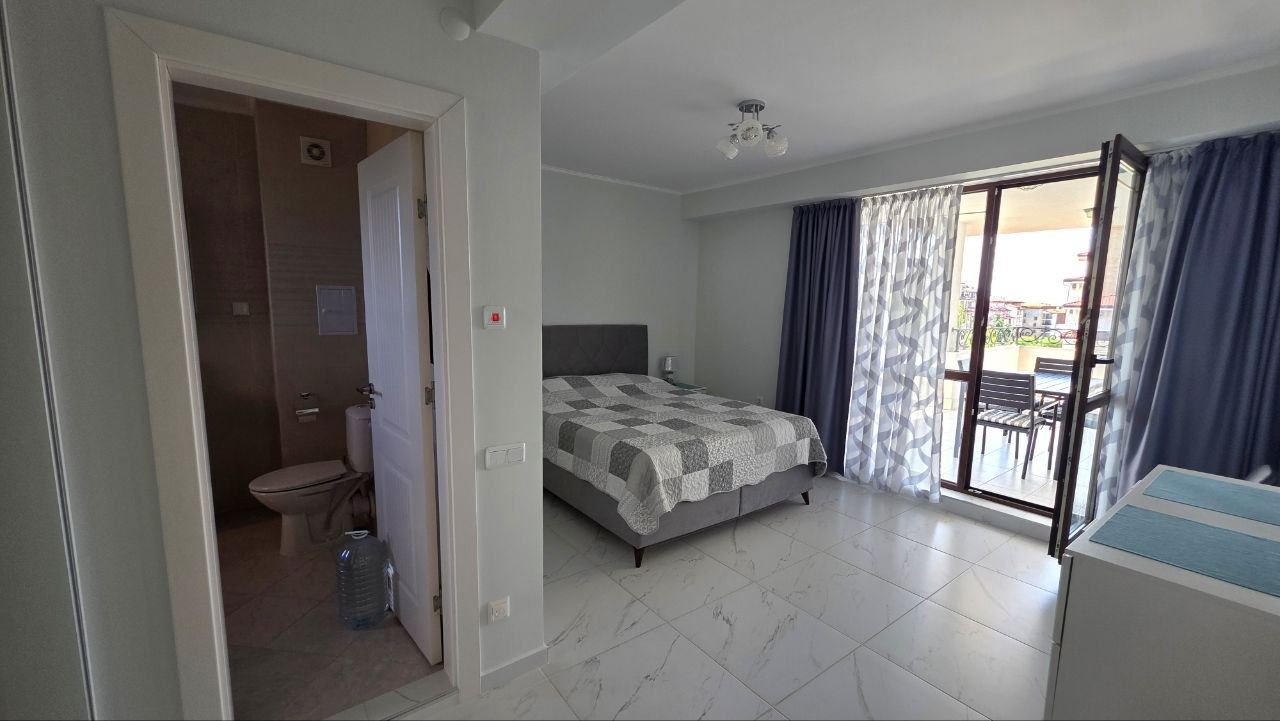 Geräumige 3-Zimmer-Wohnung mit teilweisem Meerblick in einer prestigeträchtigen Wohnanlage in Nessebar – bereit für ihre neuen Eigentümer
