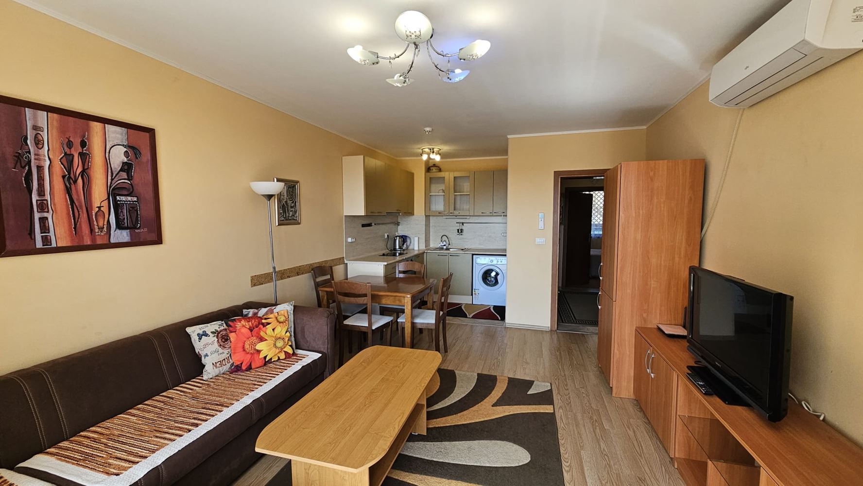 Geräumige 3-Zimmer-Wohnung in erster Meereslinie mit Privatstrand in Sveti Vlas