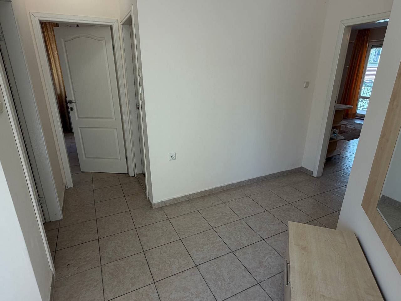 Geräumige Drei-Zimmer-Wohnung 200 m vom Strand in Sonnenstrand – mit niedrigen Instandhaltungskosten