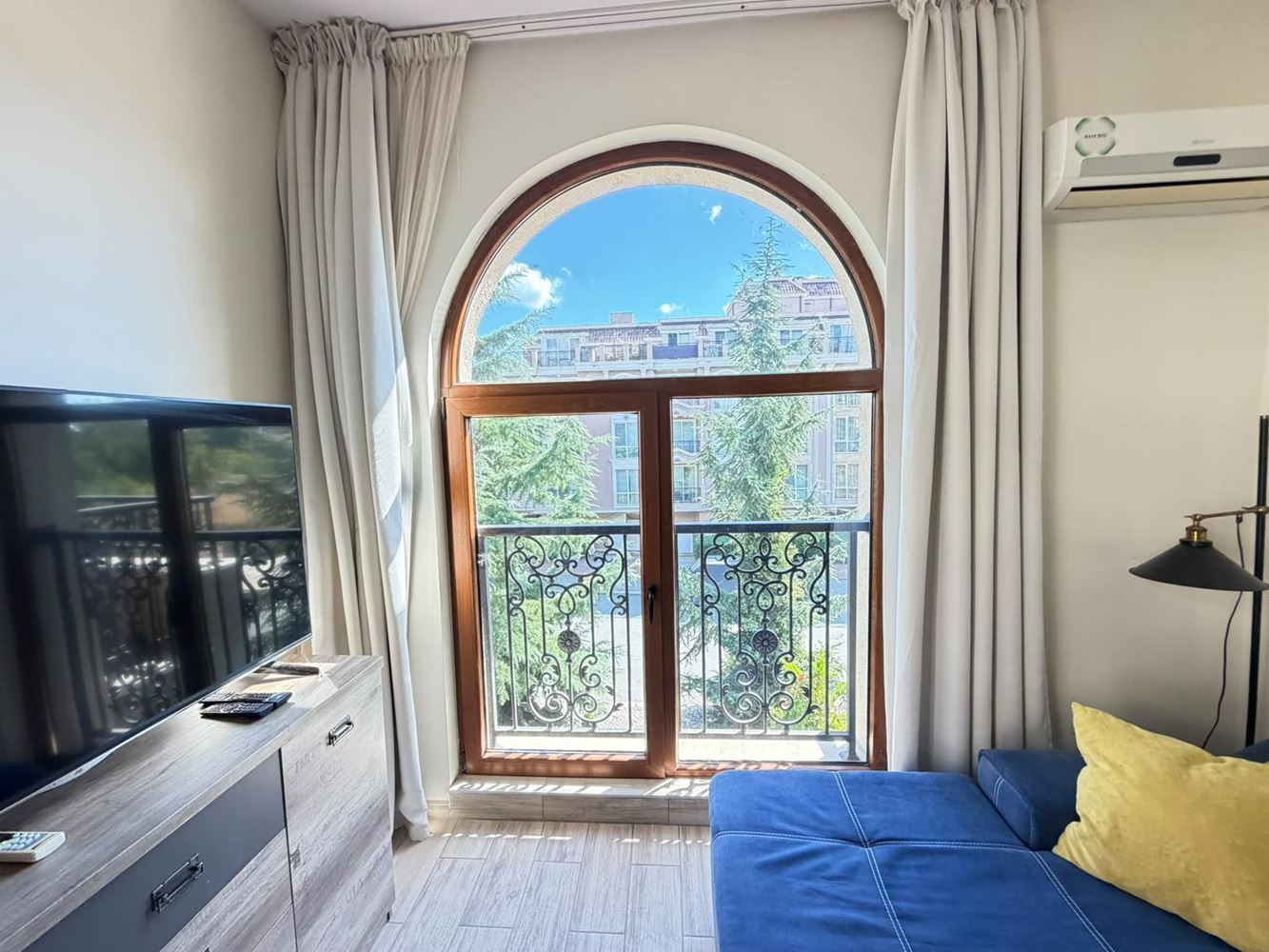 Luxuriöse Zweizimmerwohnung mit Blick ins Grüne in einer prestigeträchtigen Anlage in Sonnenstrand