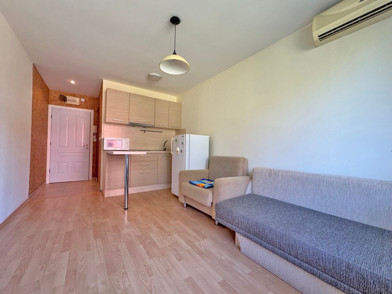 Charmantes Studio in erster Meereslinie in Sveti Vlas – eine beeindruckende Anlage mit zahlreichen Swimmingpools und weiteren Annehmlichkeiten