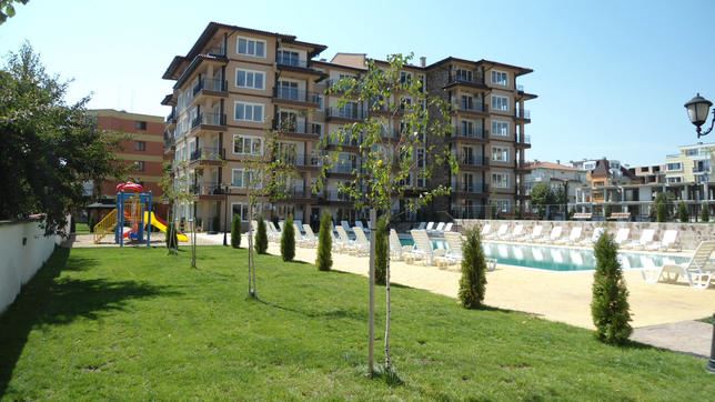 Geräumige Wohnung mit zwei Schlafzimmern und Meerblick in Ravda