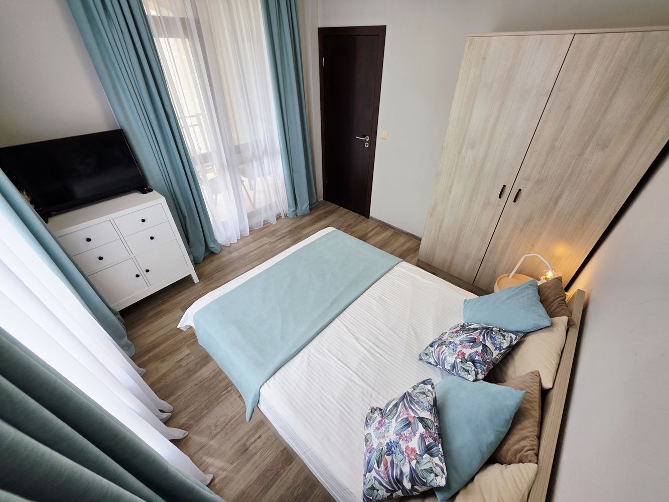 Meerkomfort mit eigenem Garten – 2-Zimmer-Wohnung mit einem Schlafzimmer nur wenige Schritte vom Strand in Sveti Vlas entfernt