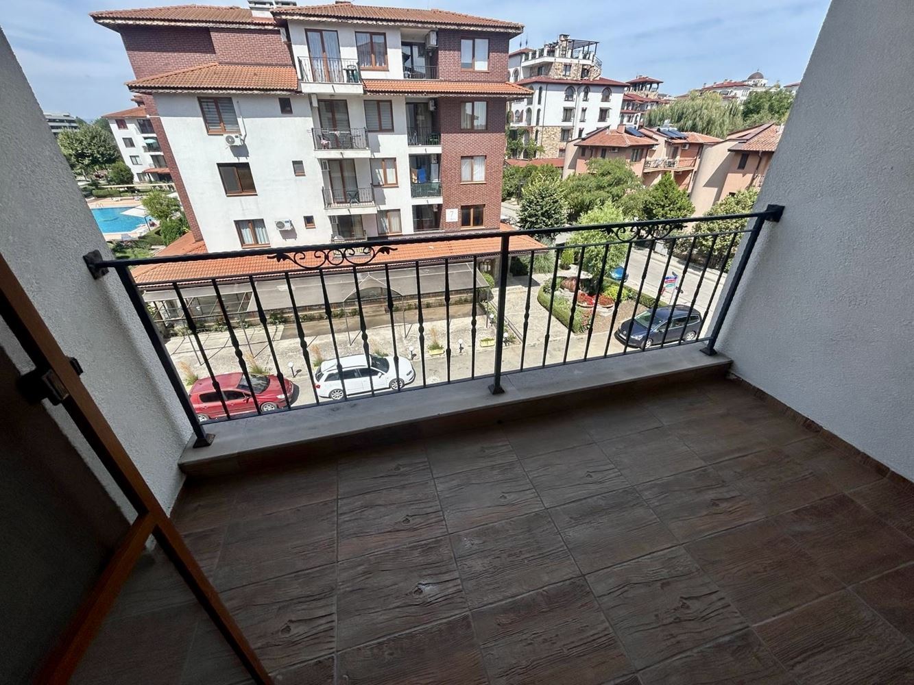 Großzügige 3-Zimmer-Wohnung mit zwei Schlafzimmern in Nessebar – zwei Terrassen und Möglichkeit für ein drittes Schlafzimmer