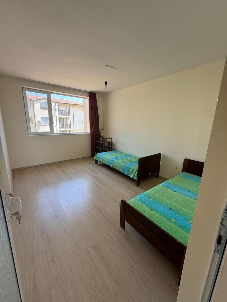 Geräumige Drei-Zimmer-Wohnung mit Meerblick, 500 m vom Strand entfernt in Chernomorets