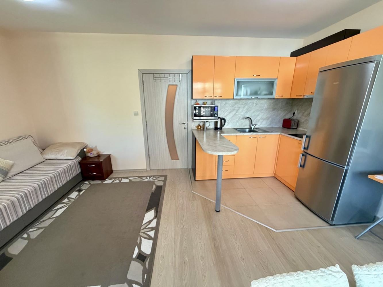 Sarafovo – Geräumige Zweizimmerwohnung mit Act 16, minimaler Instandhaltungsgebühr und kompletter Möblierung