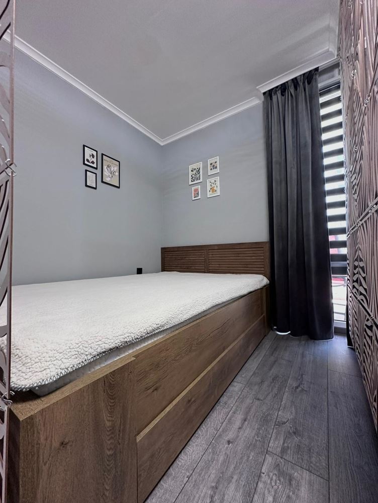 Zwei-Zimmer-Wohnung mit teilweisem Meerblick in Sveti Vlas – möbliert, nach Renovierung, in einer luxuriösen geschlossenen Anlage