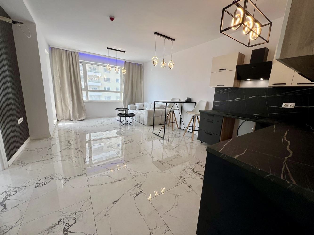 Moderne 2-Zimmer-Wohnung mit Panoramablick in einem renommierten Komplex – bezugsfertig