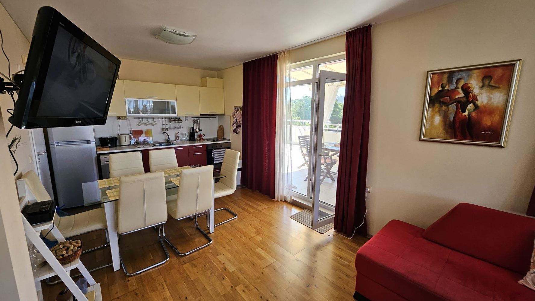 Drei-Zimmer-Wohnung in erster Meereslinie in Kiten mit Panoramablick auf das Meer und beeindruckenden Terrassen