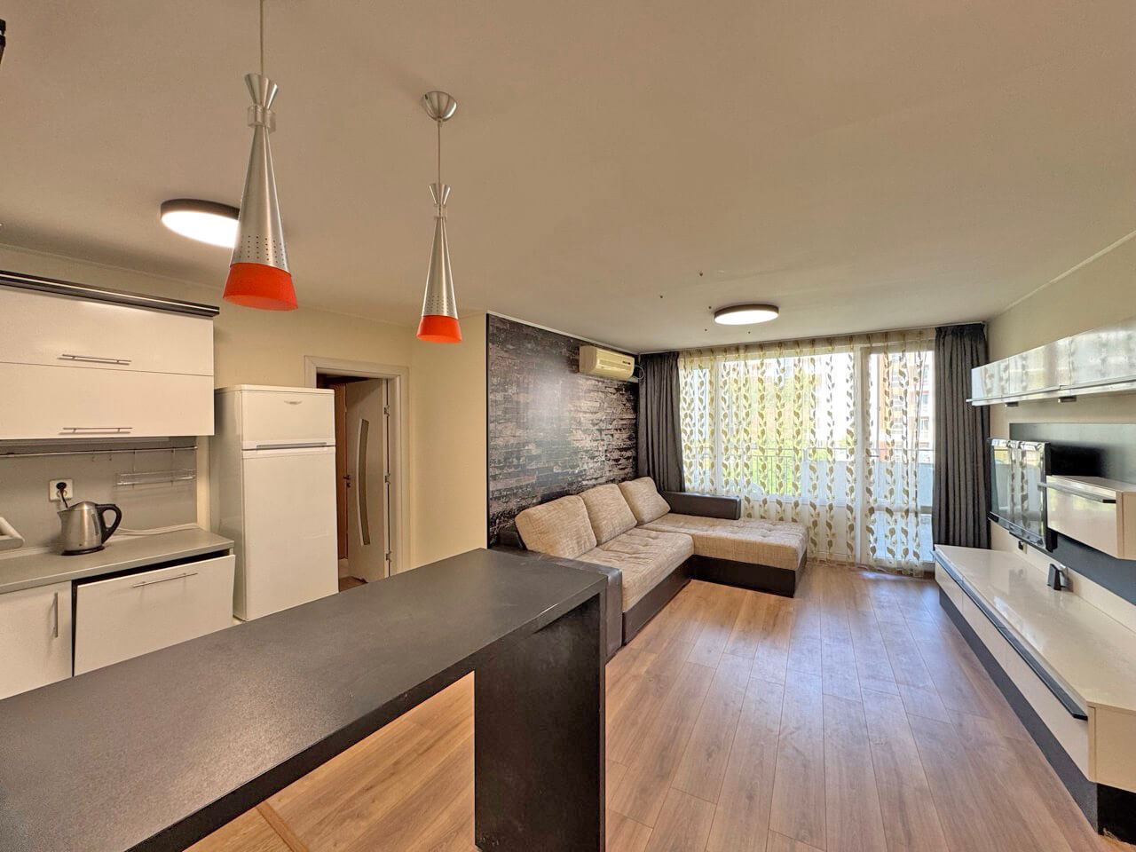 Zwei-Zimmer-Wohnung in einem Luxuskomplex in erster Meereslinie in Sveti Vlas
