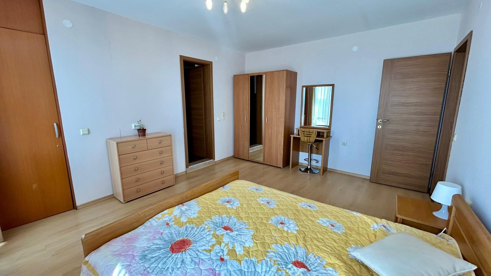 Sveti Vlas – Drei-Zimmer-Wohnung mit direktem Panoramablick auf das Meer in einer Anlage in erster Linie
