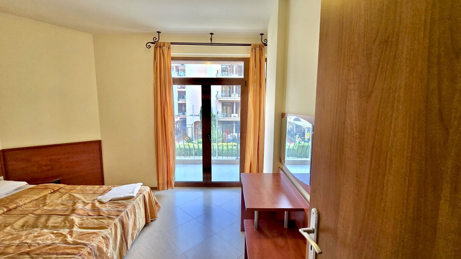 2-Zimmer-Wohnung mit einem Schlafzimmer in der Nähe des Cacao Beach mit Poolblick – fertige Unterlagen und ausgezeichnetes Investitionspotenzial