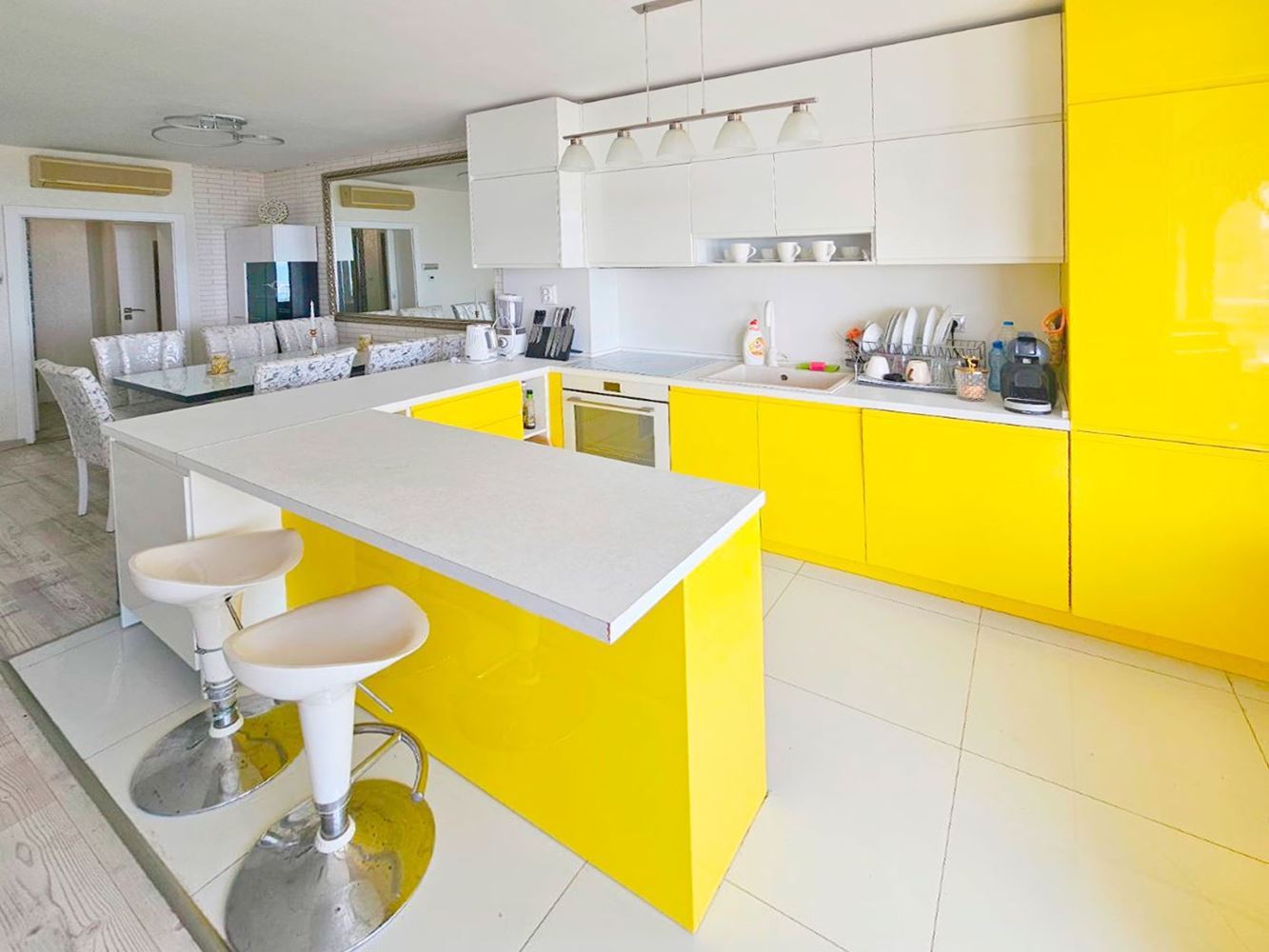 Luxuriöse Drei-Zimmer-Wohnung mit Meerblick in erster Linie in Ravda – 114 m², zwei Terrassen und maximaler Komfort